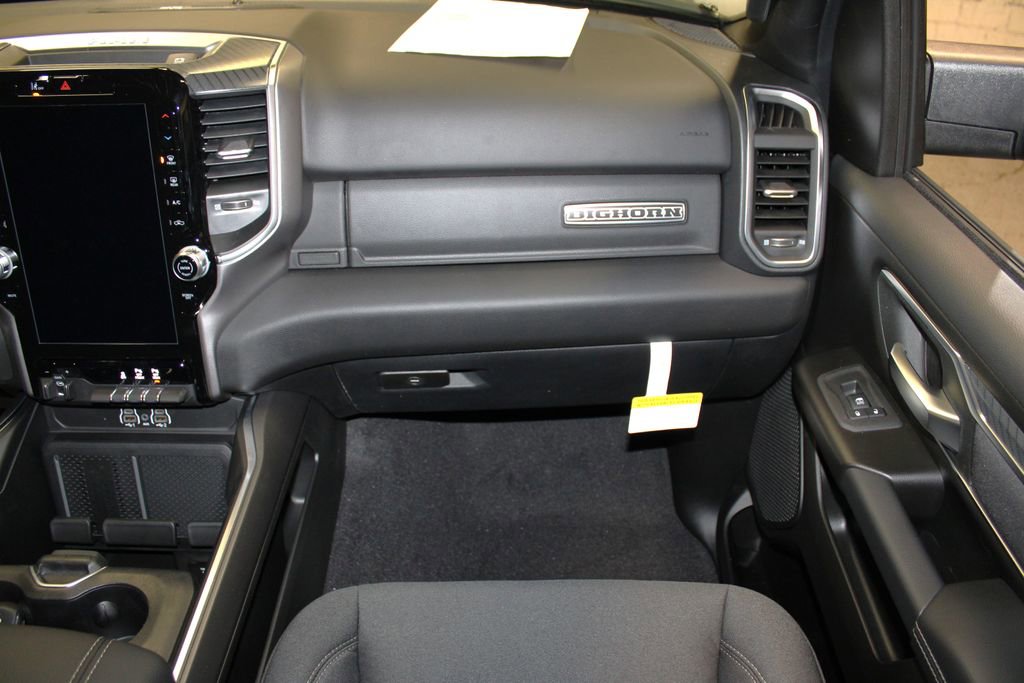 New 2026 RAM 1500 4x4 Crew Cab image 32