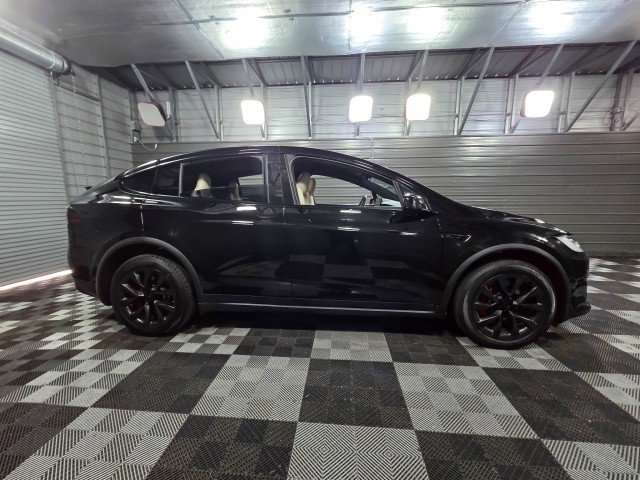 Used 2023 Tesla Model X Plaid image 9