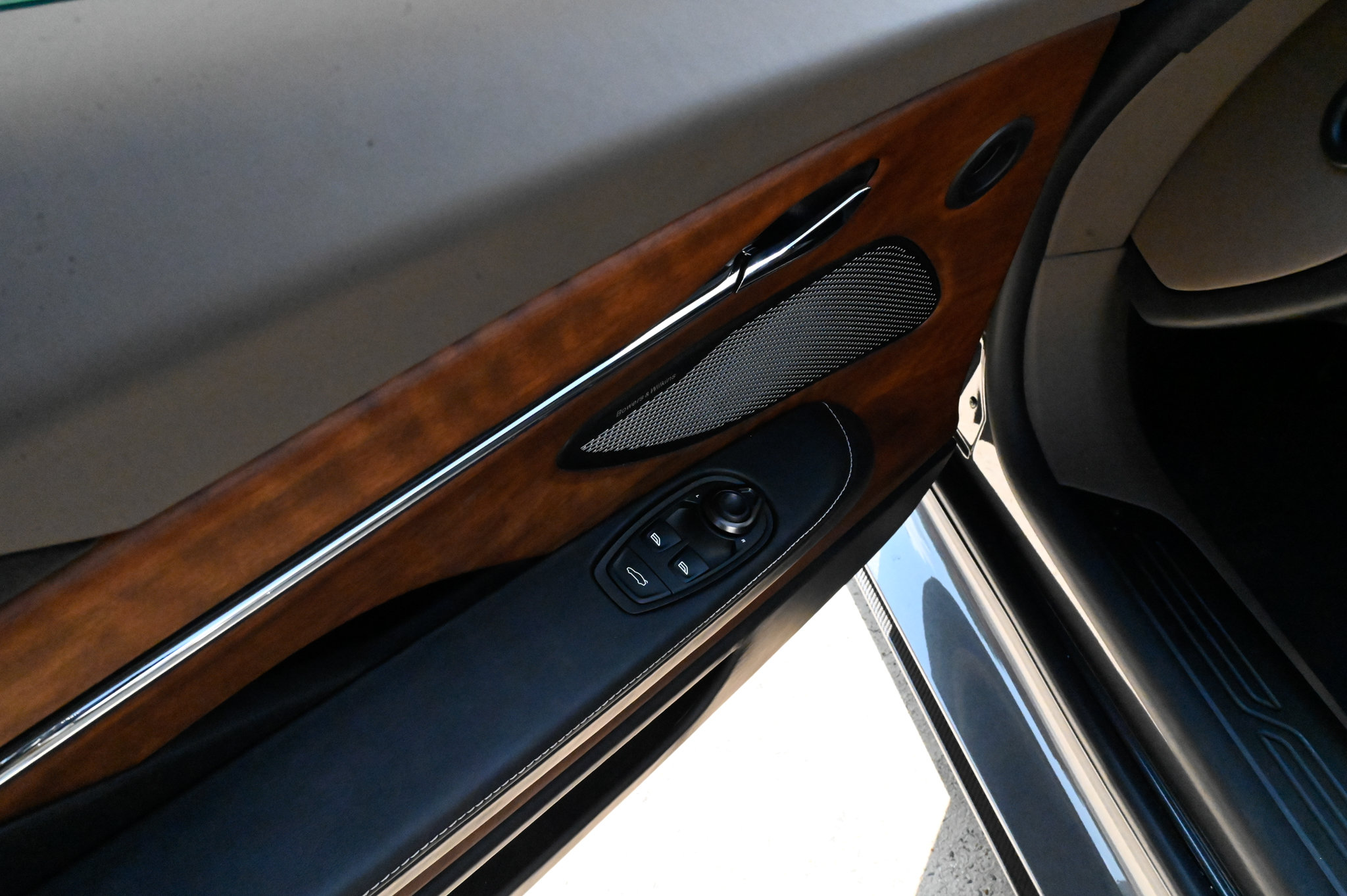 Used 2024 Aston Martin DB12 Coupe RWD image 14
