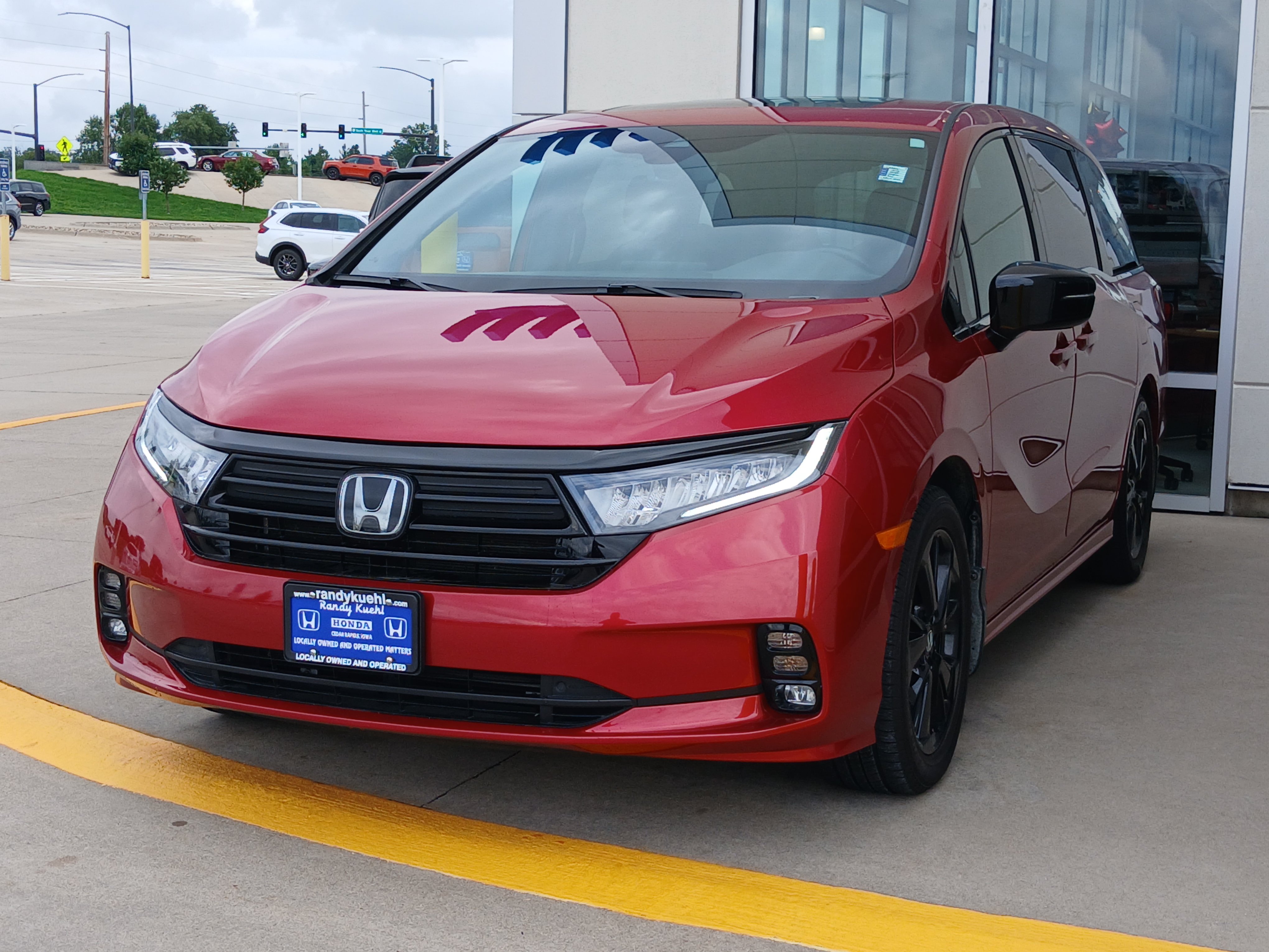 Used 2024 Honda Odyssey Sport image 3