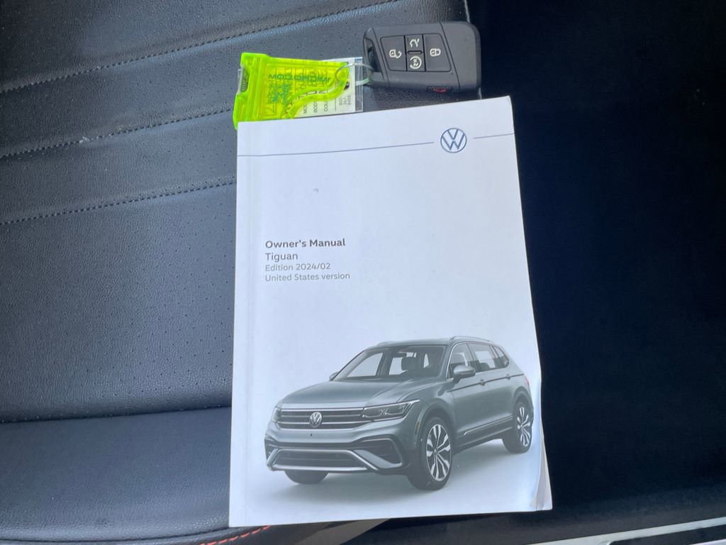Used 2024 Volkswagen Tiguan Wolfsburg Edition image 33