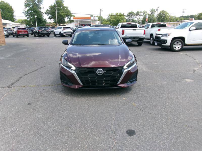Used 2025 Nissan Altima 2.5 SV FWD image 3