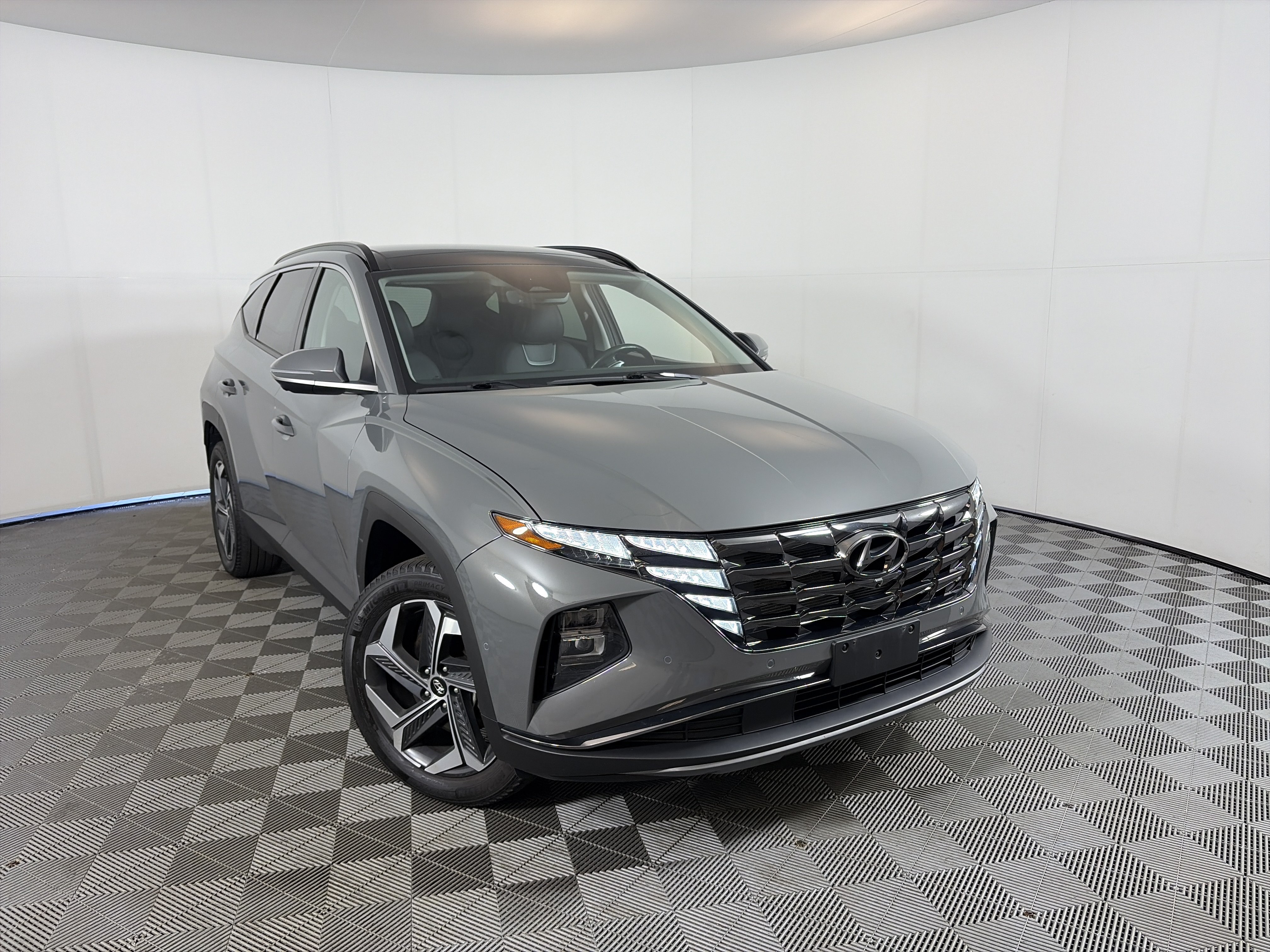 Used 2024 Hyundai Tucson Limited AWD/4WD image 1