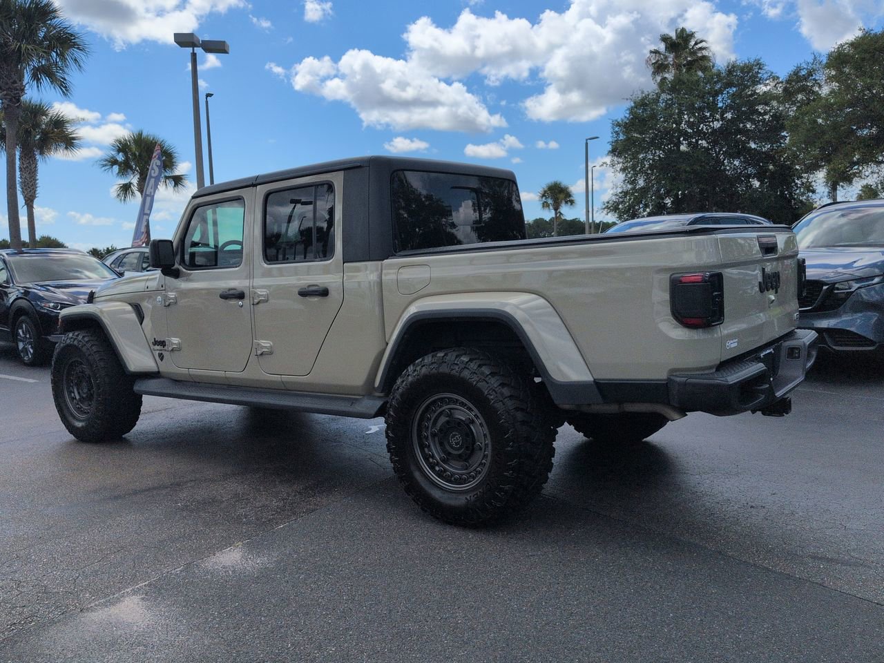 Used 2022 Jeep Gladiator Overland w/ Trailer Tow Package AWD/4WD image 6