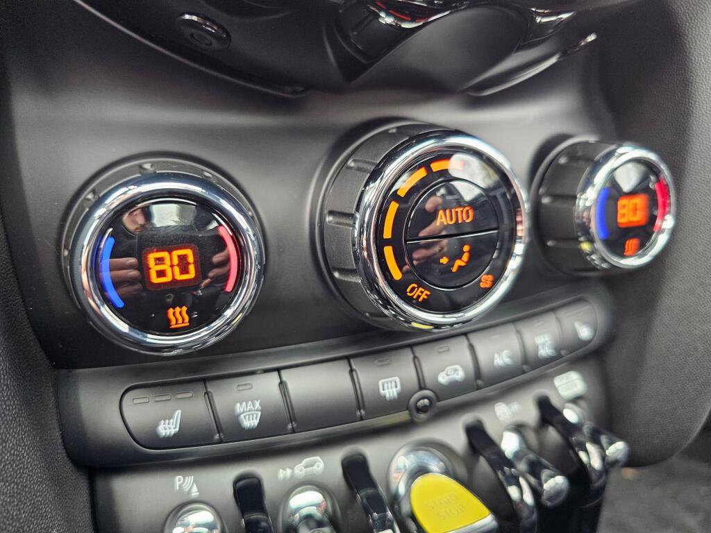 Used 2023 MINI Cooper SE image 40