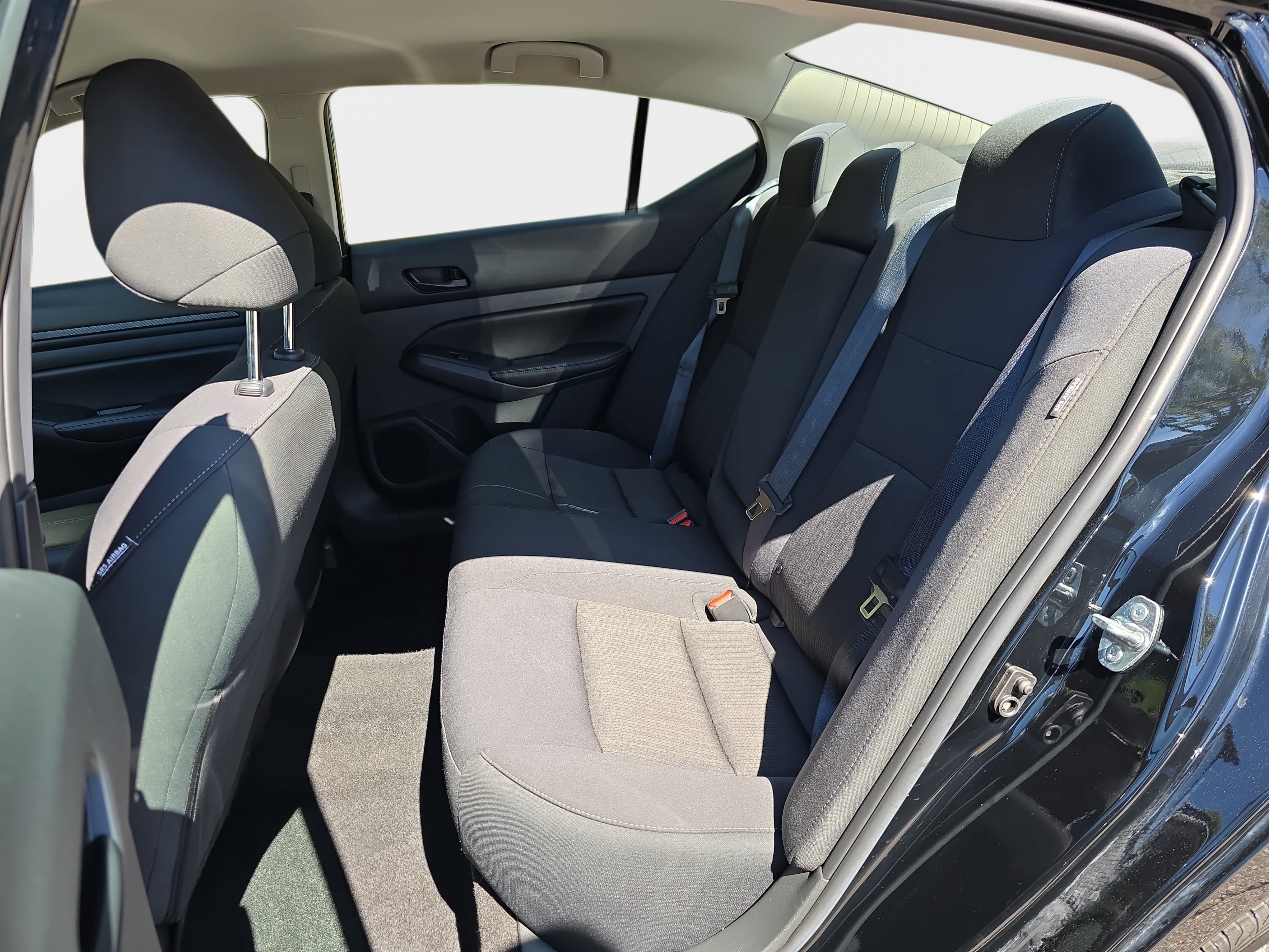 Used 2025 Nissan Altima 2.5 SV FWD image 11