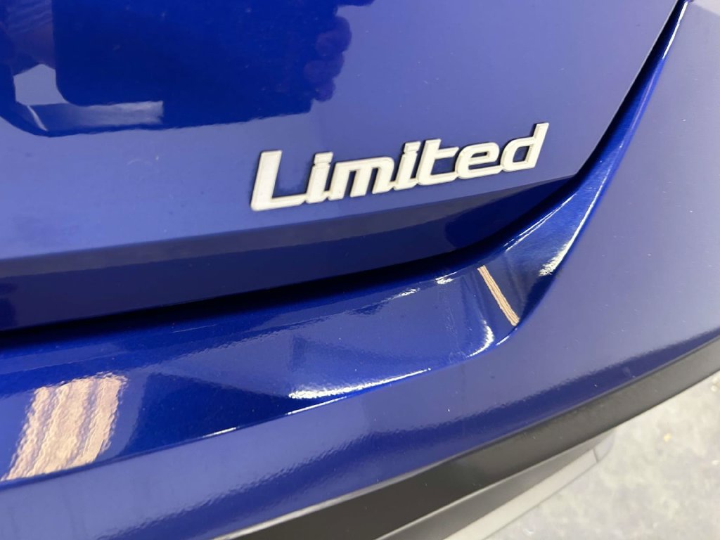 Used 2025 Hyundai Elantra Limited FWD image 11