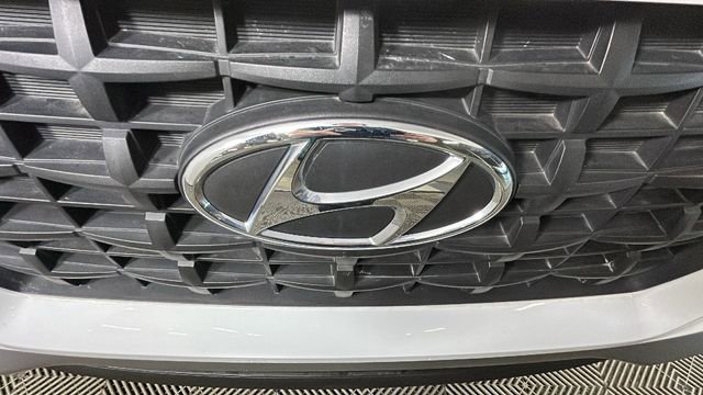 Used 2024 Hyundai Venue SE FWD image 9