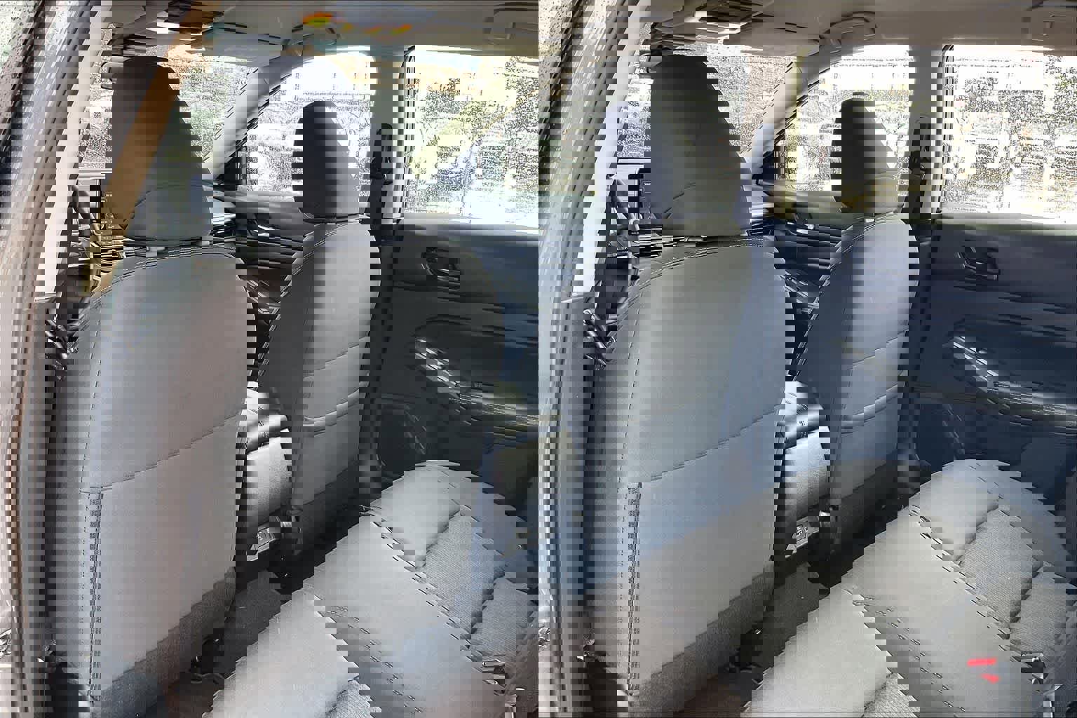 Used 2025 Nissan Altima 2.5 SV image 12