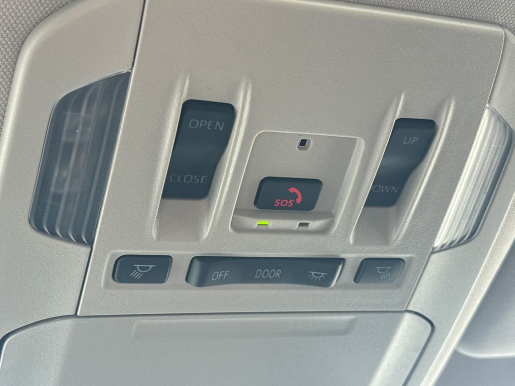 Used 2026 Toyota Highlander XLE image 32