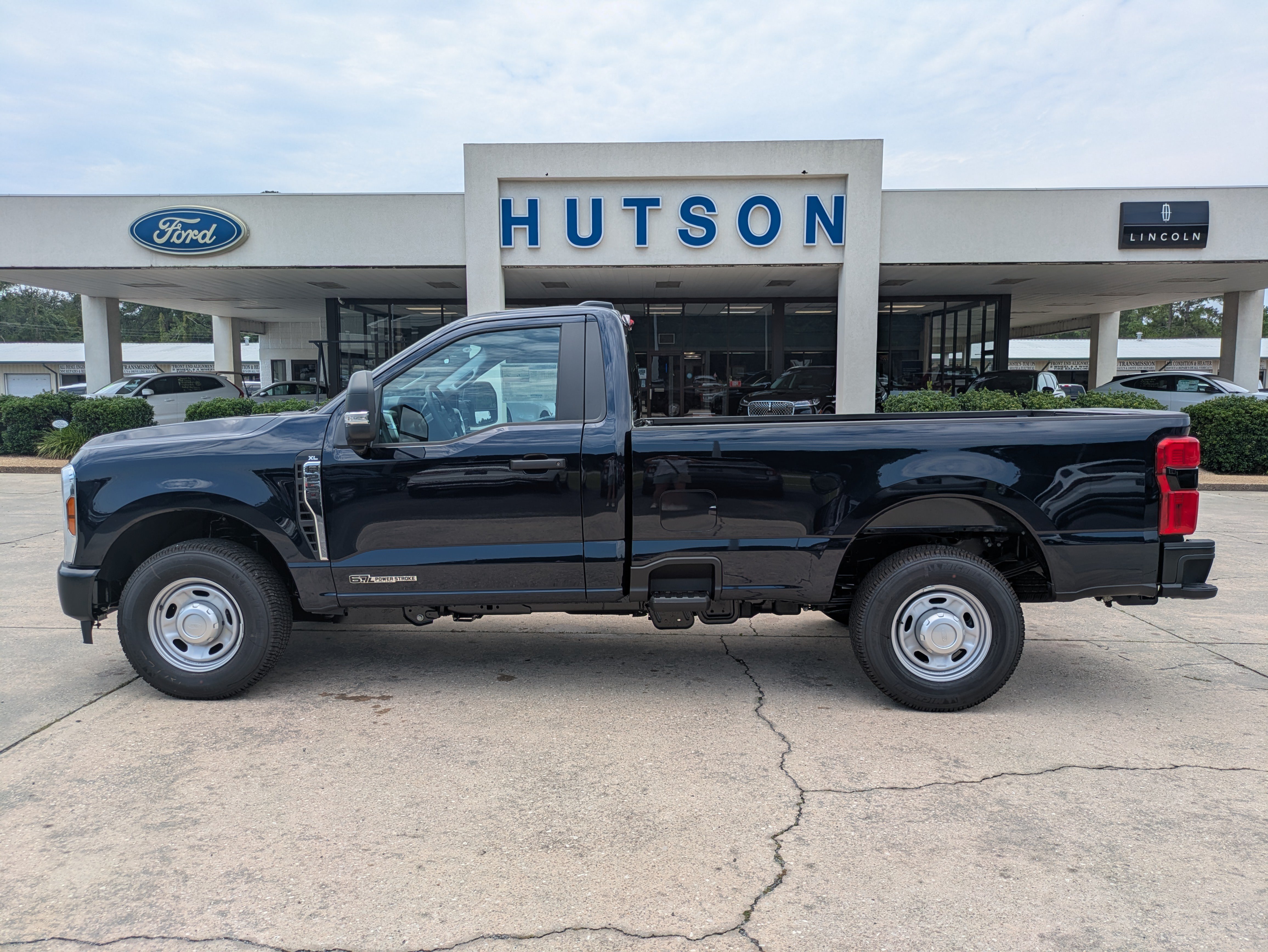 Used 2025 Ford F250 XL w/ 360-Degree Camera Package RWD image 1