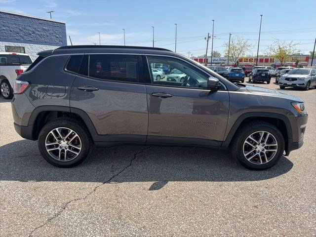 Used 2018 Jeep Compass Latitude w/ Popular Equipment Group AWD/4WD image 6