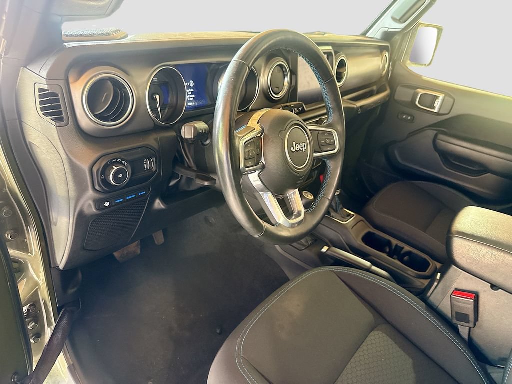 Used 2023 Jeep Wrangler Unlimited Rubicon 4xe w/ Cold Weather Group AWD/4WD image 10