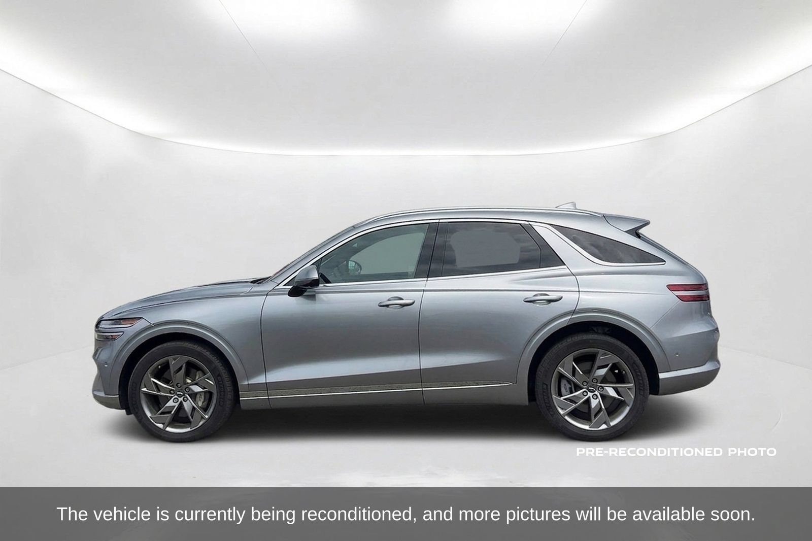 Used 2025 Genesis Electrified GV70 AWD/4WD image 9