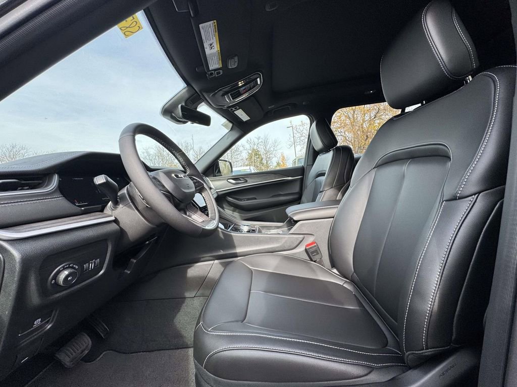 New 2025 Jeep Grand Cherokee Limited AWD/4WD image 15