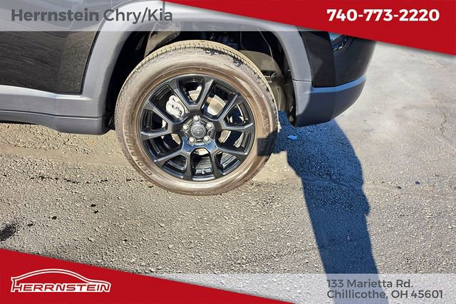 Used 2025 Jeep Compass Latitude w/ Altitude Special Edition image 16