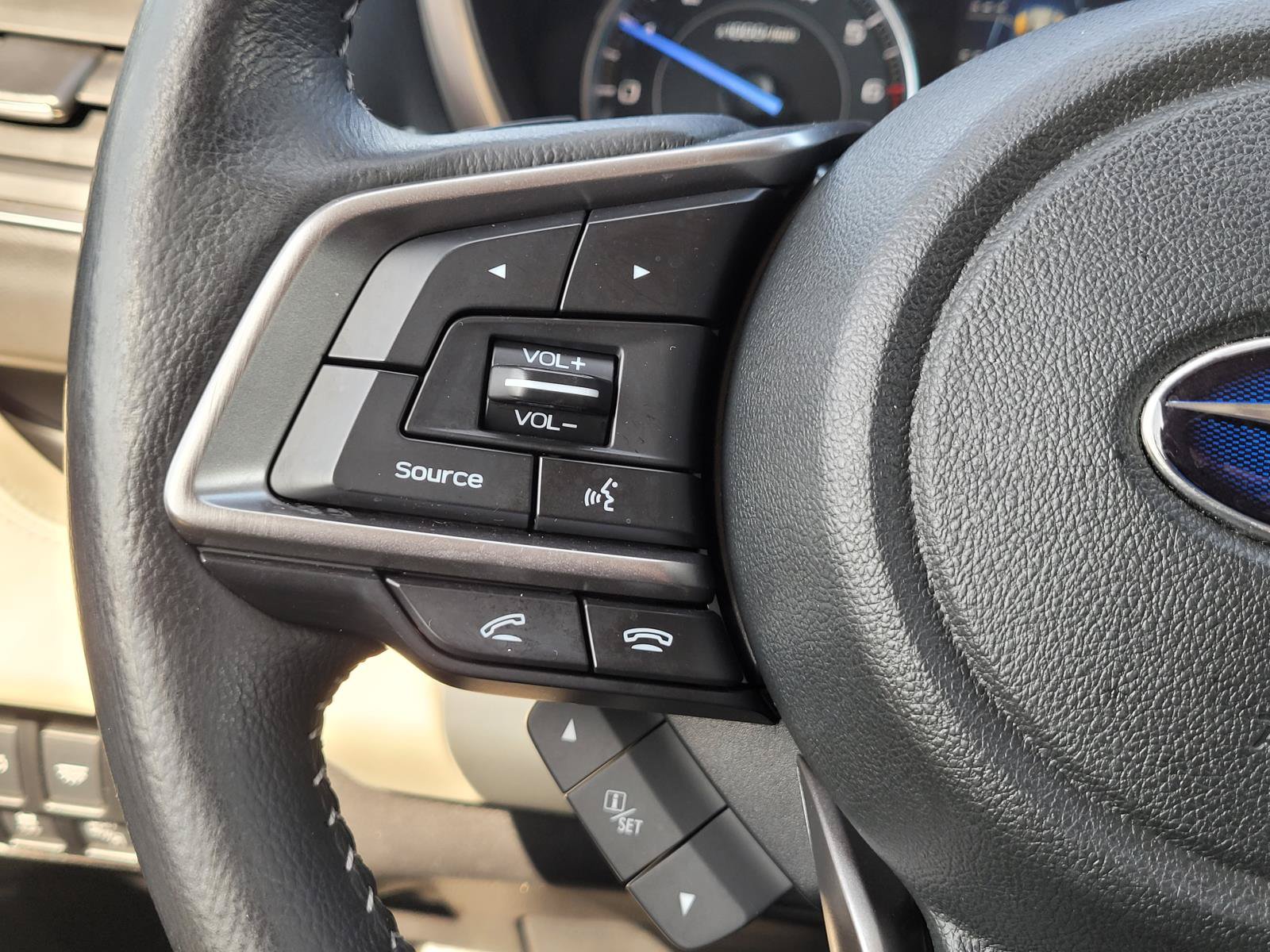 Used 2022 Subaru Ascent Limited w/ Technology Package AWD/4WD image 9