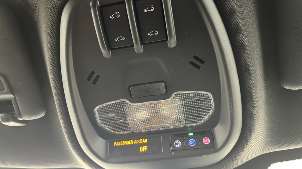 Used 2024 Chevrolet Trax RS w/ Sunroof Package FWD image 38