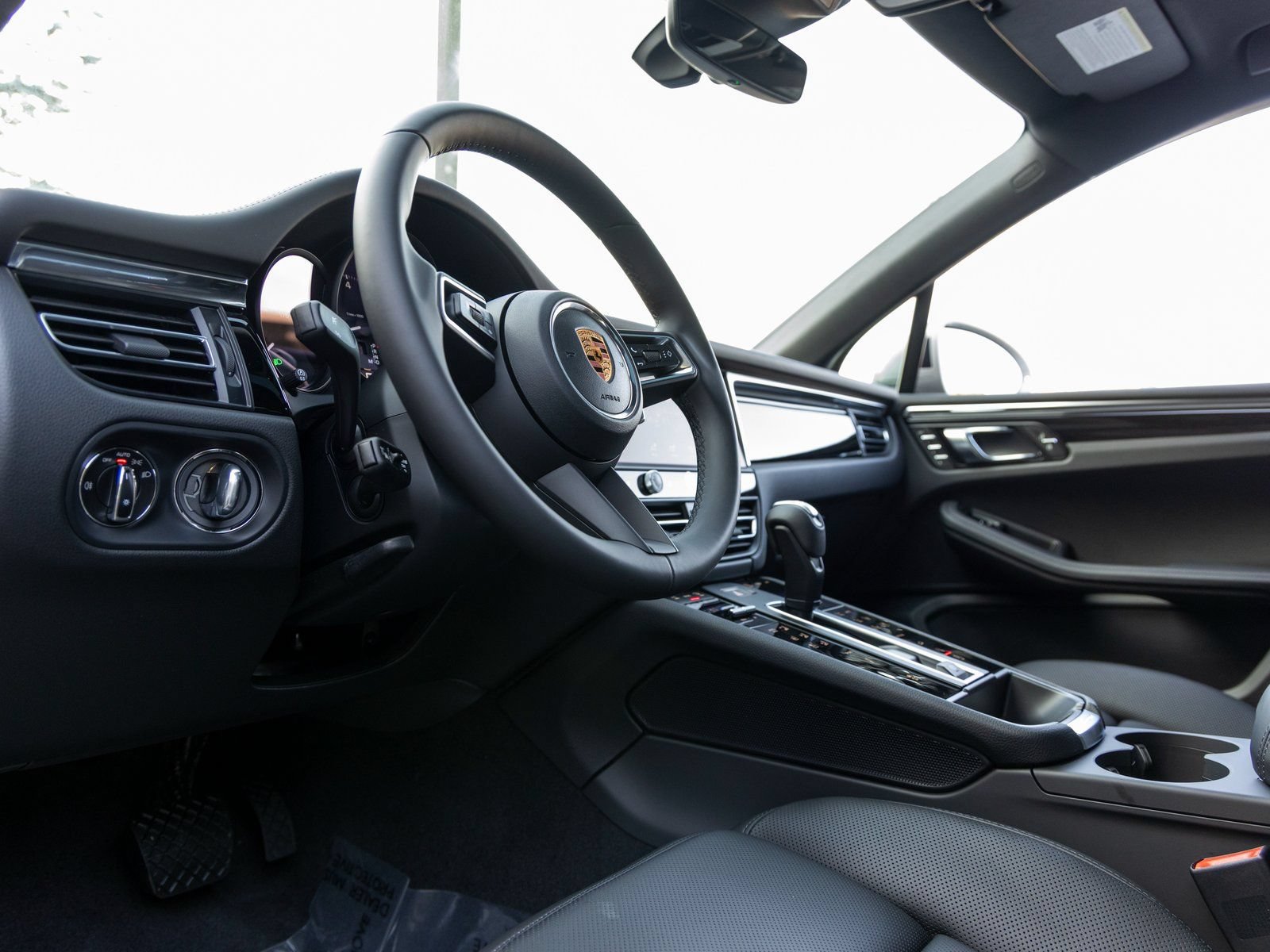 New 2026 Porsche Macan AWD/4WD image 4