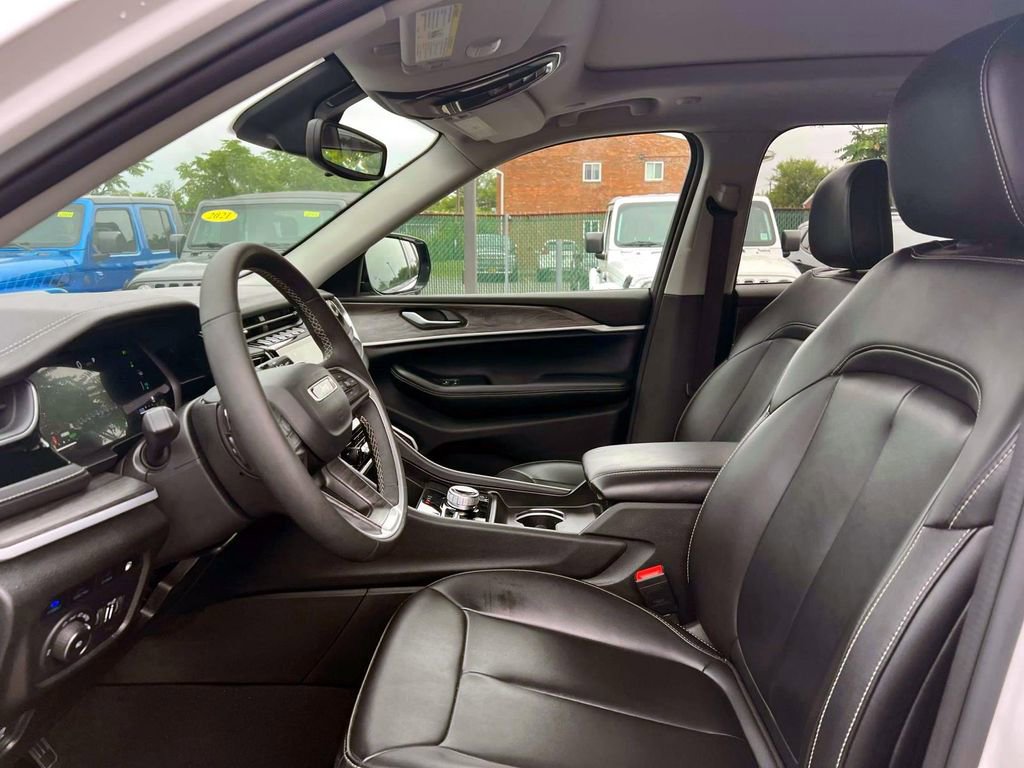 Used 2024 Jeep Grand Cherokee Limited 4xe image 15