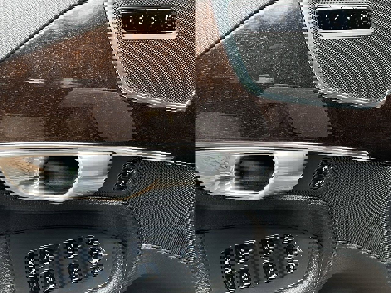 Used 2017 Volvo XC90 T6 Momentum w/ Vision Package image 13