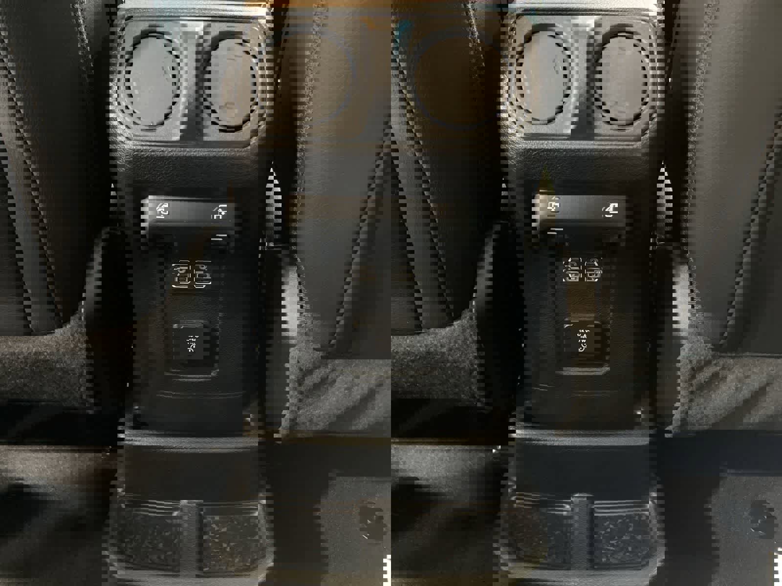 Used 2020 Jeep Wrangler Unlimited Sahara w/ Uconnect 4C Nav & Sound Group image 24