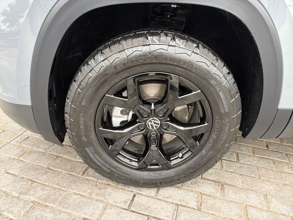 Certified 2025 Volkswagen Atlas Peak Edition SE AWD/4WD image 28