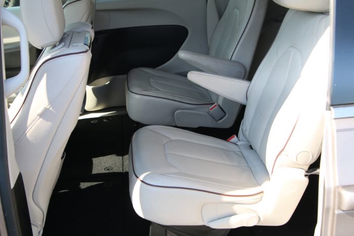 Used 2018 Chrysler Pacifica Limited w/ Tire & Wheel Group image 15