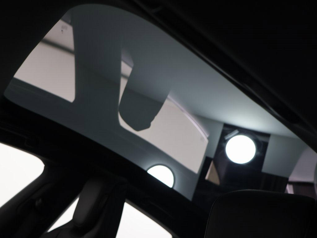 Used 2024 Porsche Taycan image 7