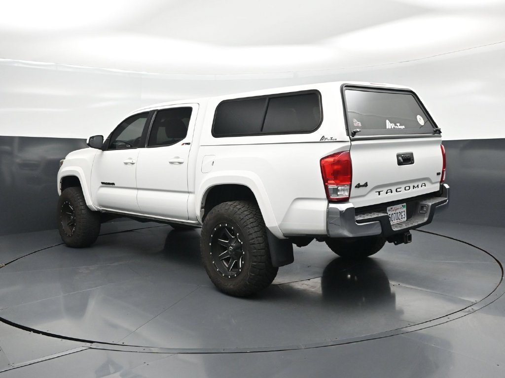 Used 2017 Toyota Tacoma SR5 w/ Tow Package AWD/4WD image 6