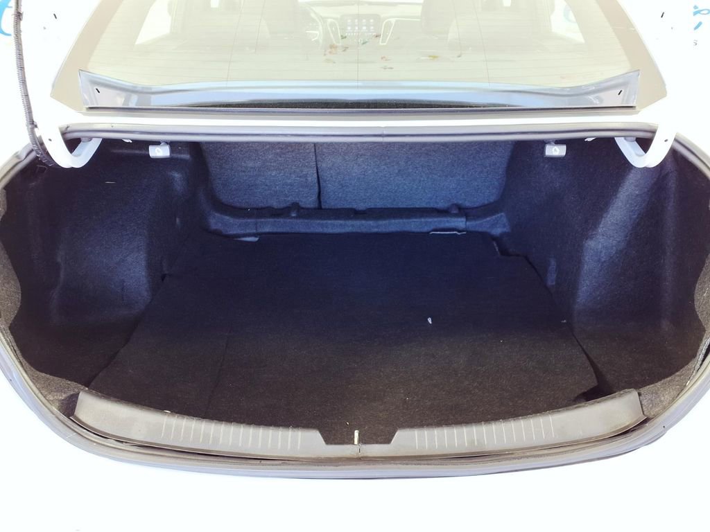 Used 2023 Chevrolet Malibu LT image 9