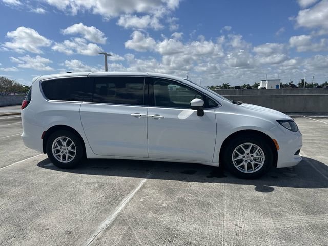 Used 2023 Chrysler Voyager LX FWD image 33