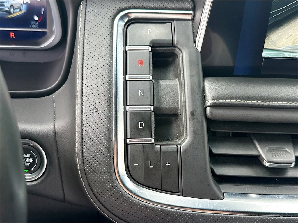 Used 2023 Chevrolet Suburban Premier image 17