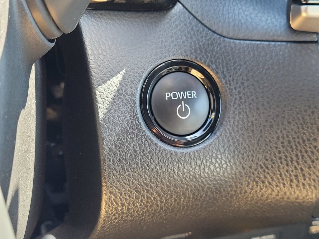 Used 2025 Toyota Camry SE AWD/4WD image 18