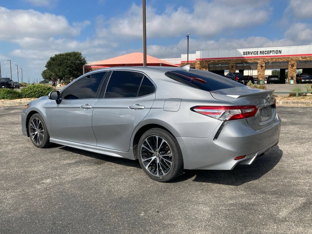 Used 2020 Toyota Camry SE FWD image 6