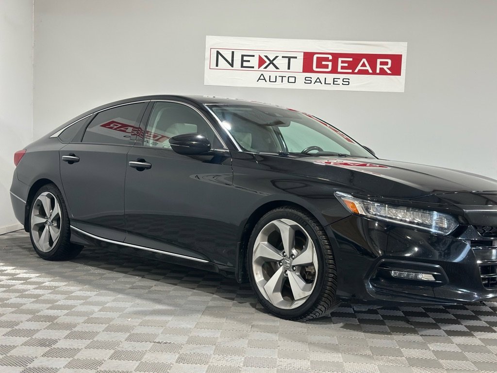 Used 2018 Honda Accord Touring image 2