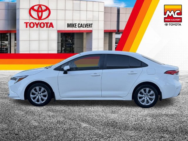 Used 2025 Toyota Corolla LE FWD image 3