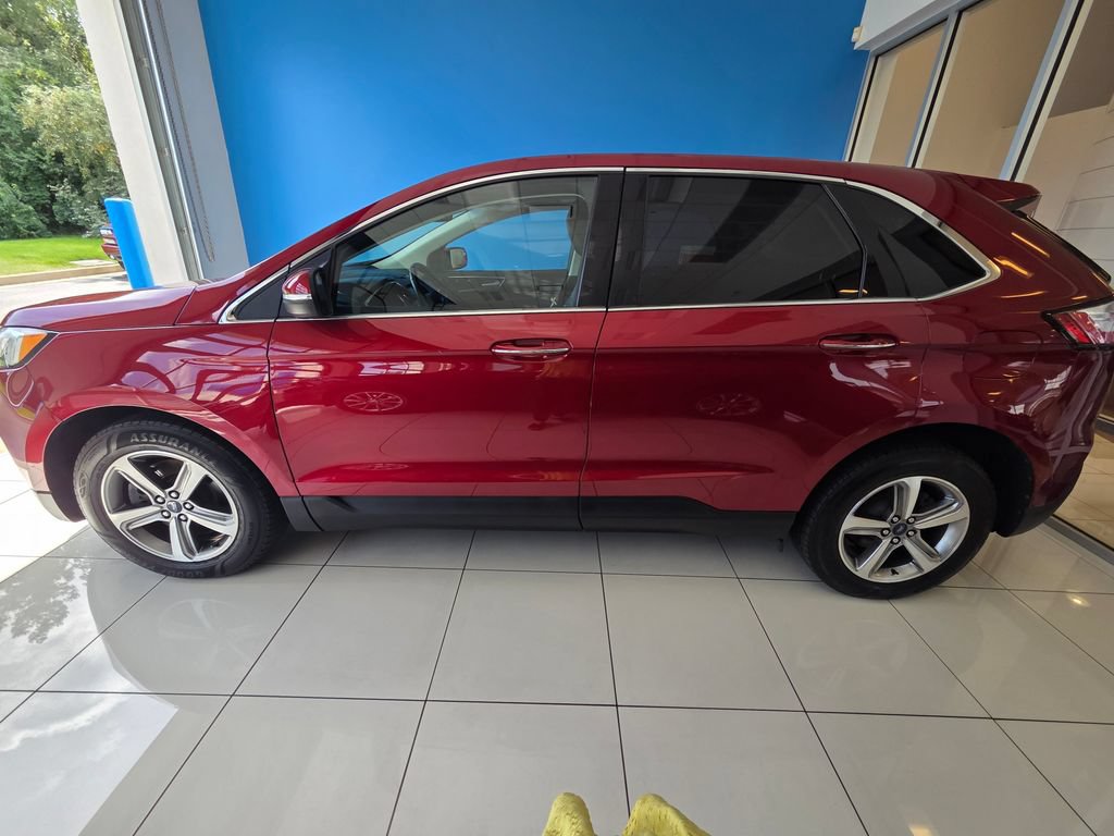 Used 2019 Ford Edge Titanium w/ Cold Weather Package AWD/4WD image 4