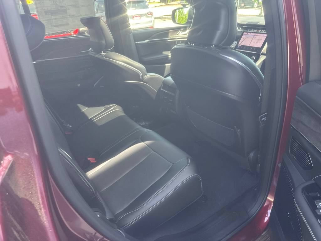 New 2024 Jeep Grand Cherokee Overland w/ Advanced Protech Group III AWD/4WD image 23