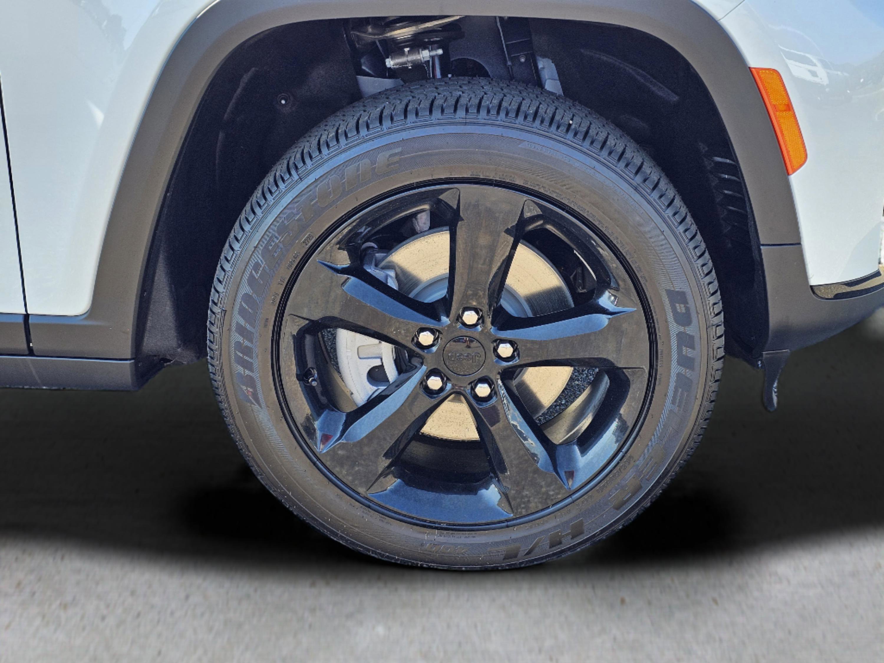 New 2025 Jeep Grand Cherokee L Altitude image 30