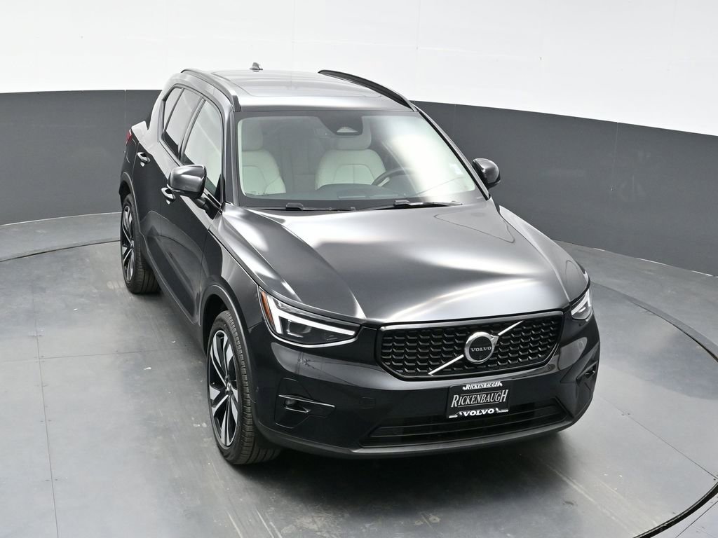 Used 2025 Volvo XC40 B5 Ultra image 30