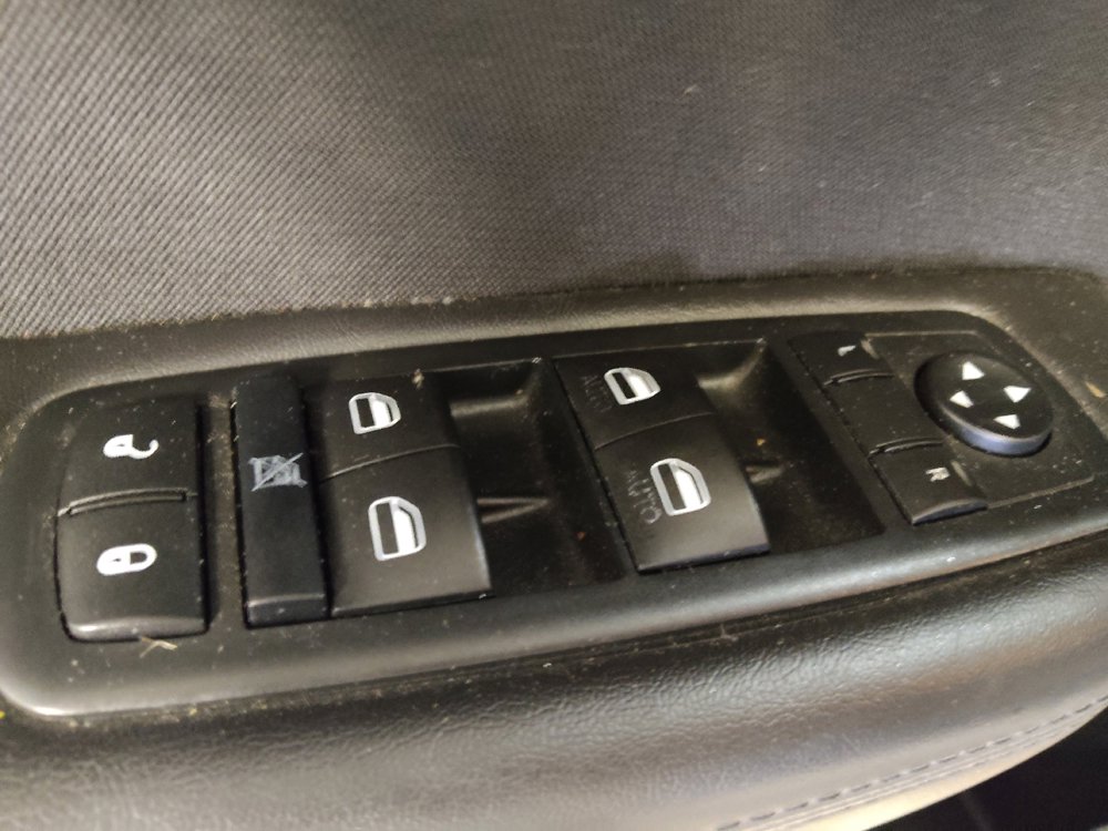 Used 2015 Chrysler 200 Limited FWD image 27