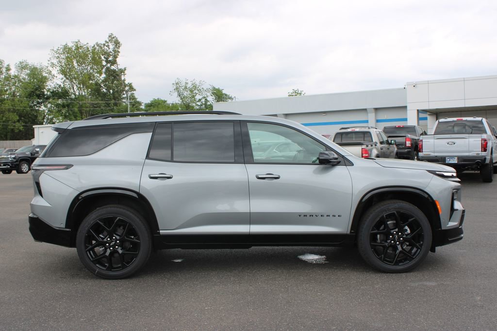 New 2026 Chevrolet Traverse RS w/ LPO, Floor Liner Package FWD image 11