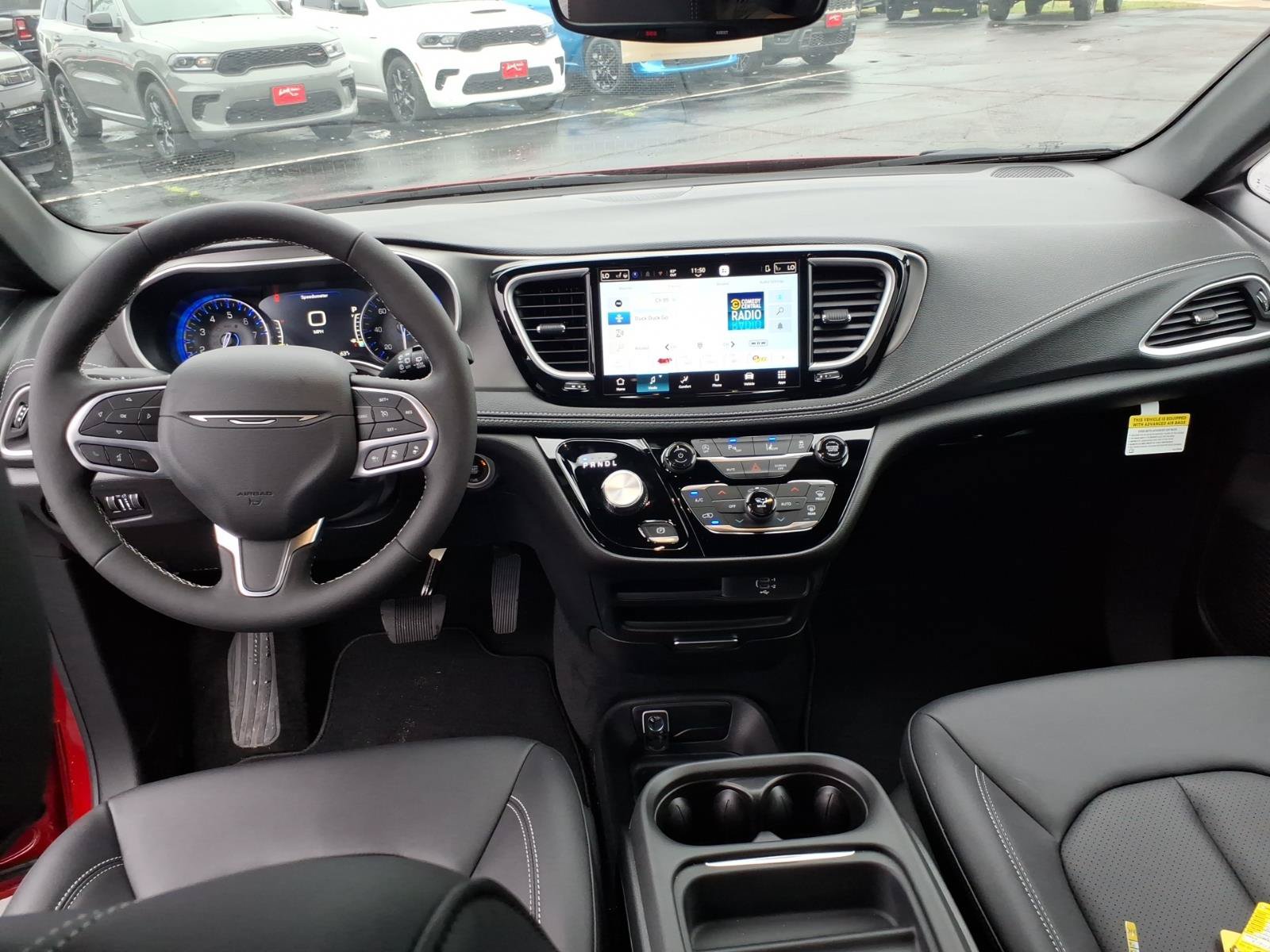 New 2027 Chrysler Pacifica Select AWD/4WD image 8