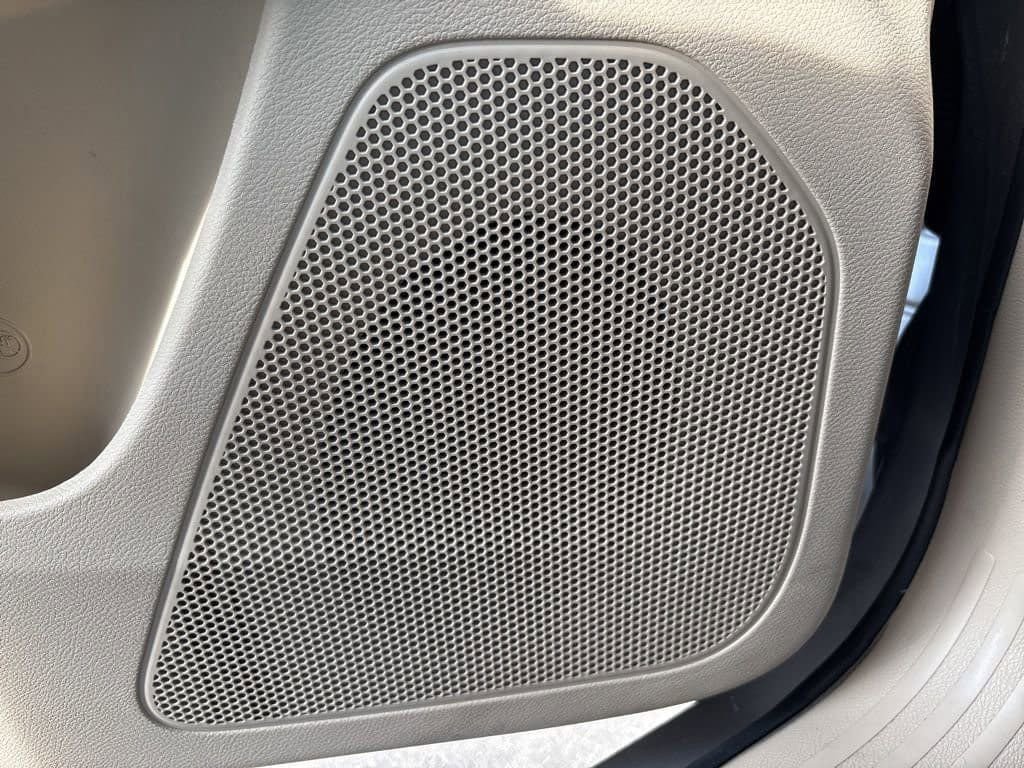 Used 2019 Jeep Cherokee Latitude w/ Popular Appearance Group image 23