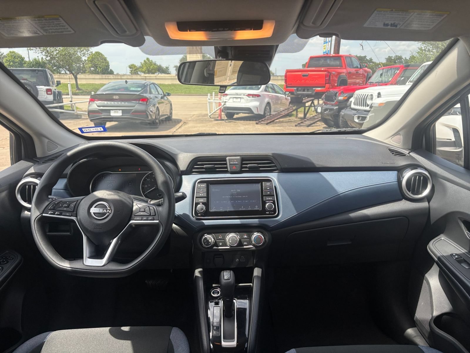 Used 2025 Nissan Versa SV FWD image 31