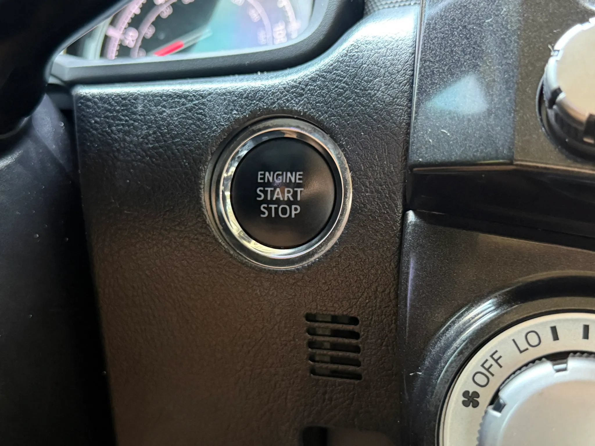 Used 2020 Toyota 4Runner Venture w/ Moonroof Package AWD/4WD image 24