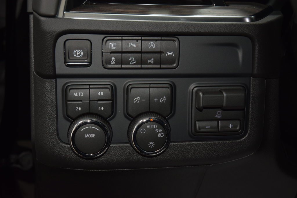 New 2026 Chevrolet Suburban LS w/ Max Trailering Package AWD/4WD image 32