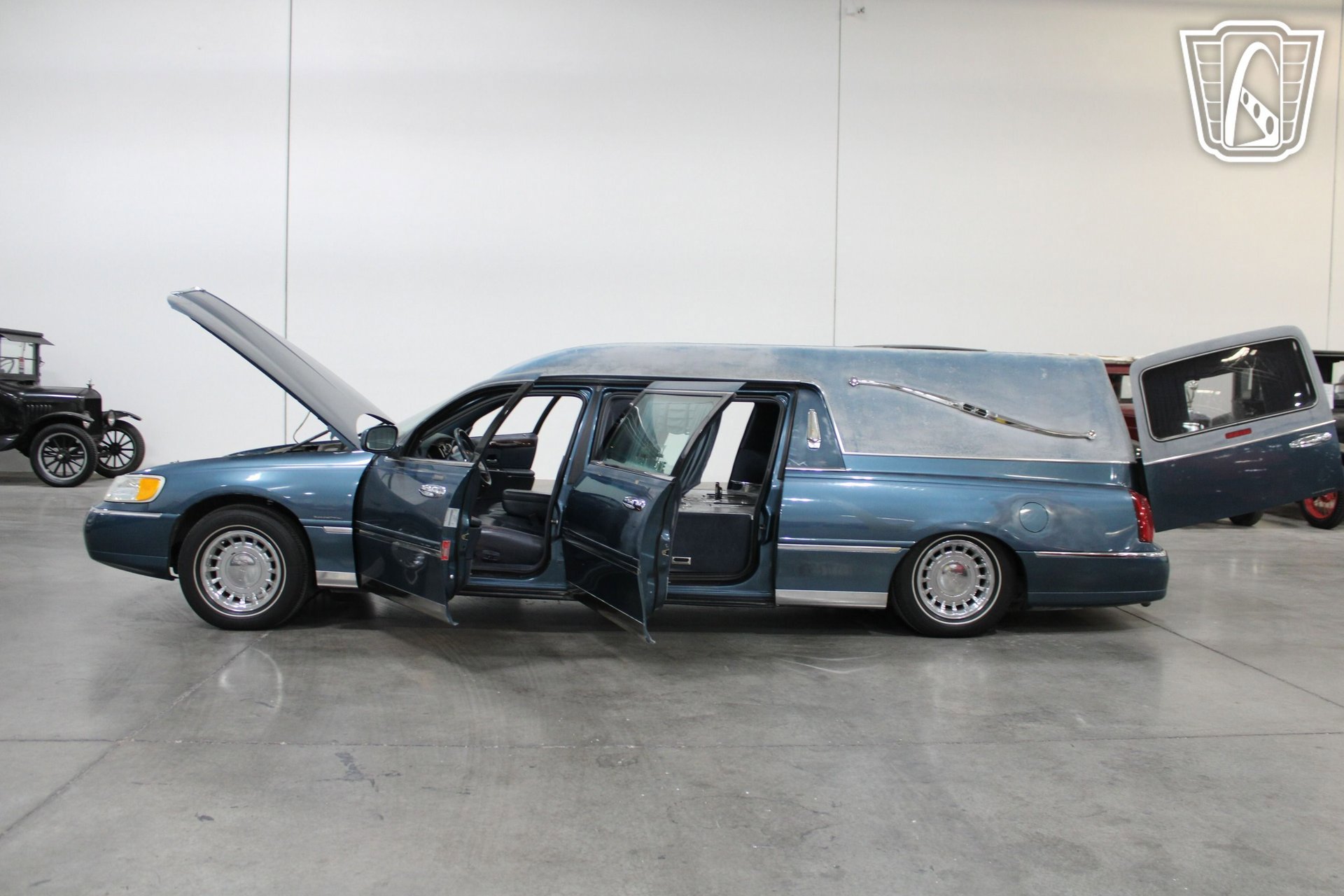 Used 2001 Lincoln Town Car Executive RWD image 39