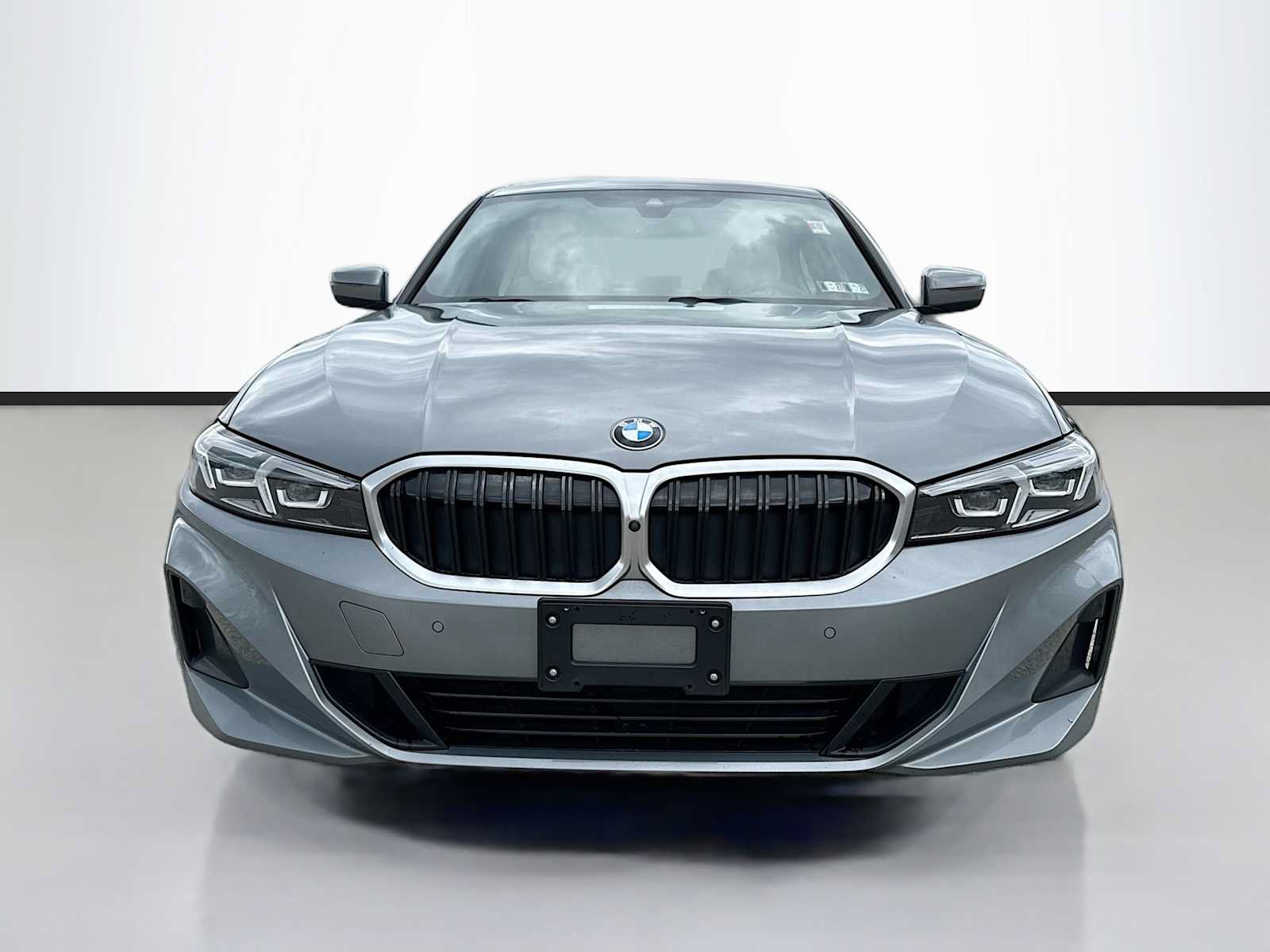 Used 2025 BMW 330i xDrive Sedan w/ Premium Package AWD/4WD image 2